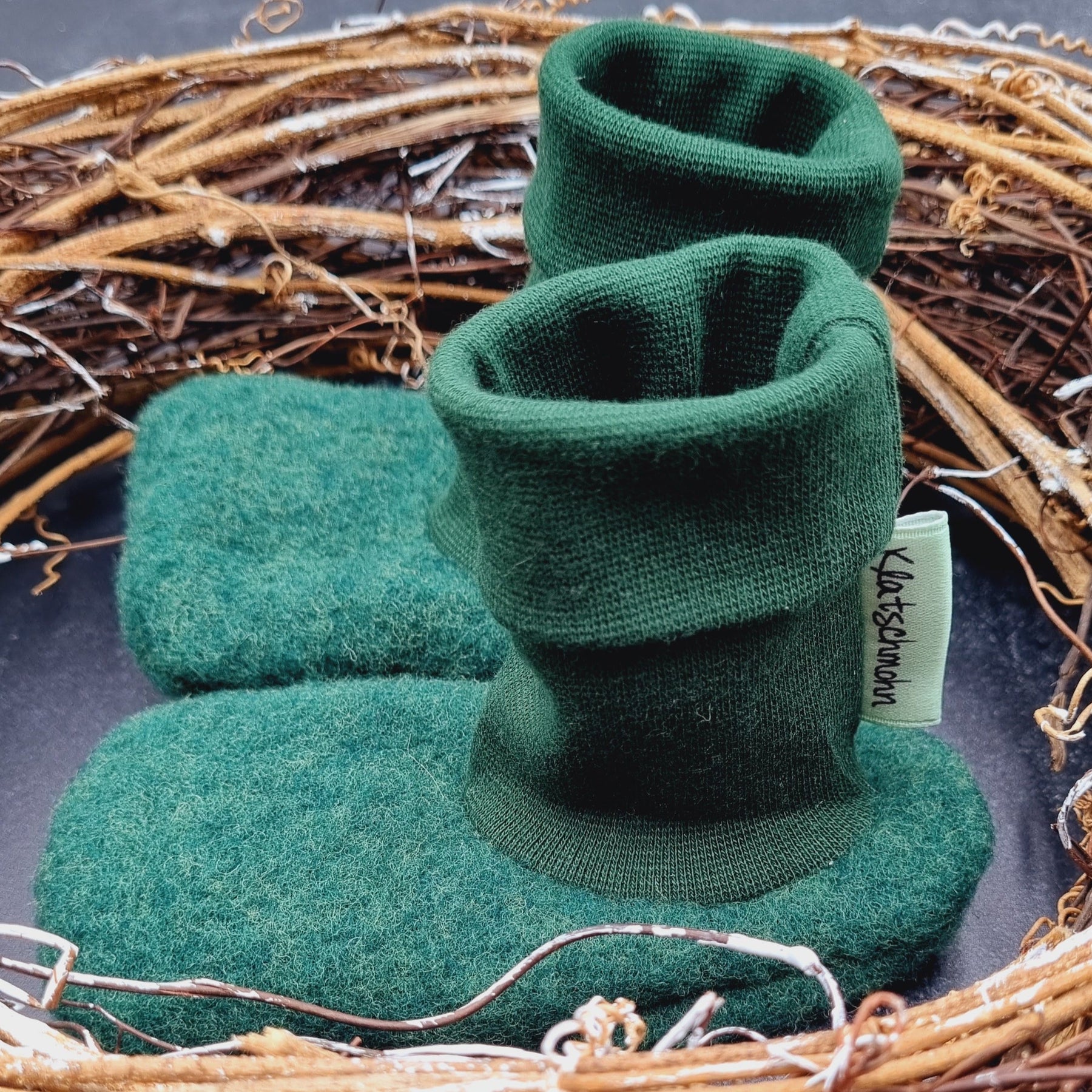 Merino Wollfleece Puschen tannengrün