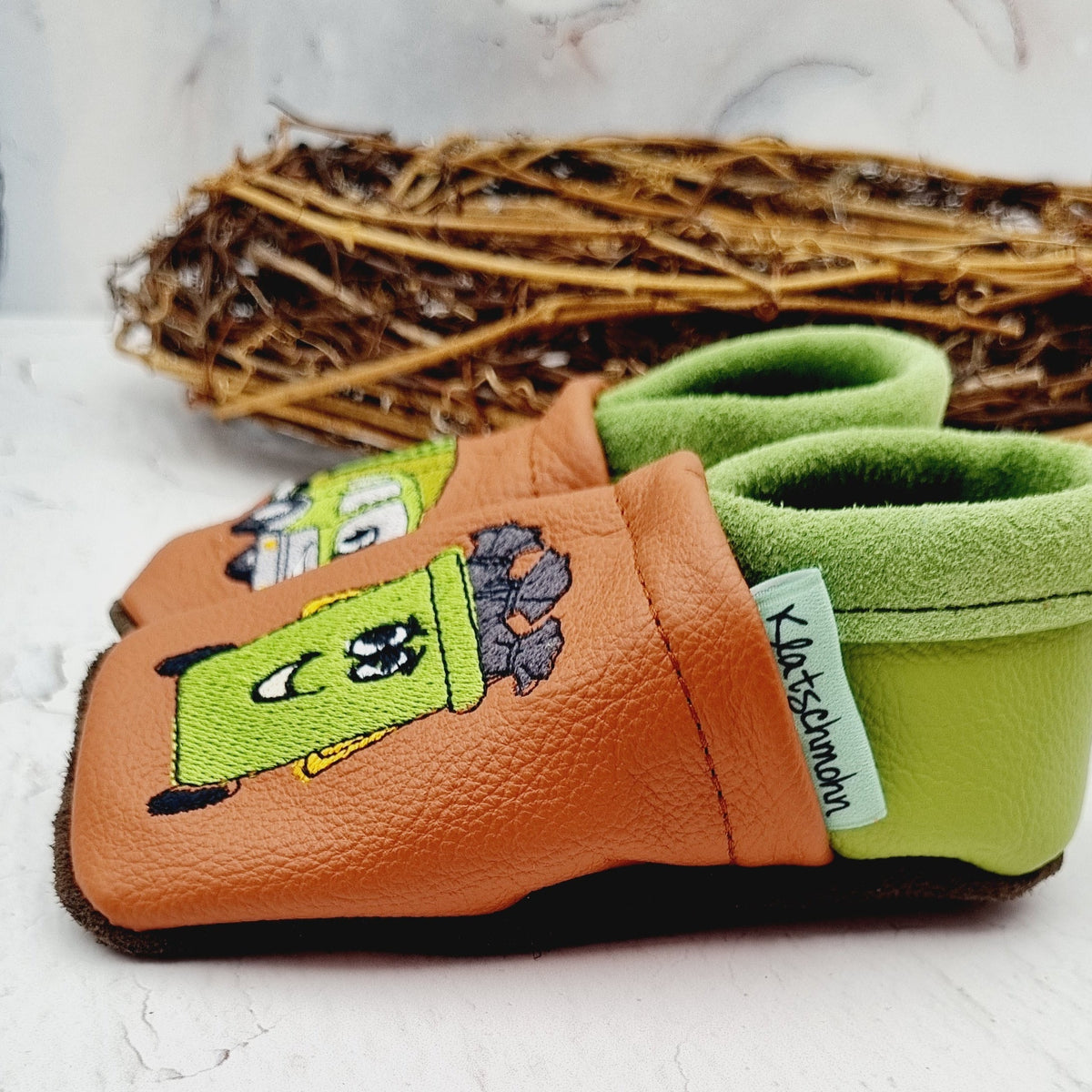 Barfußschuhe Leder Mülltonne