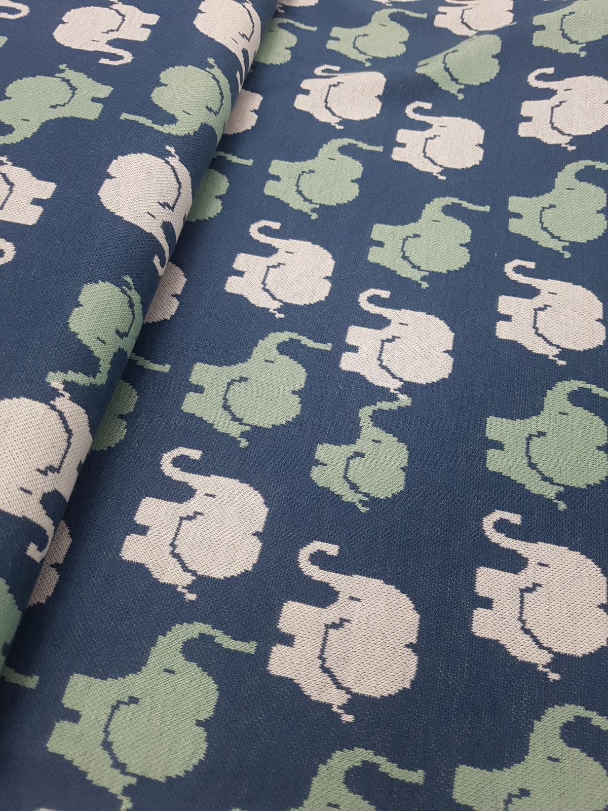 Jacquard-Jersey, Elefantenparade rauchblau