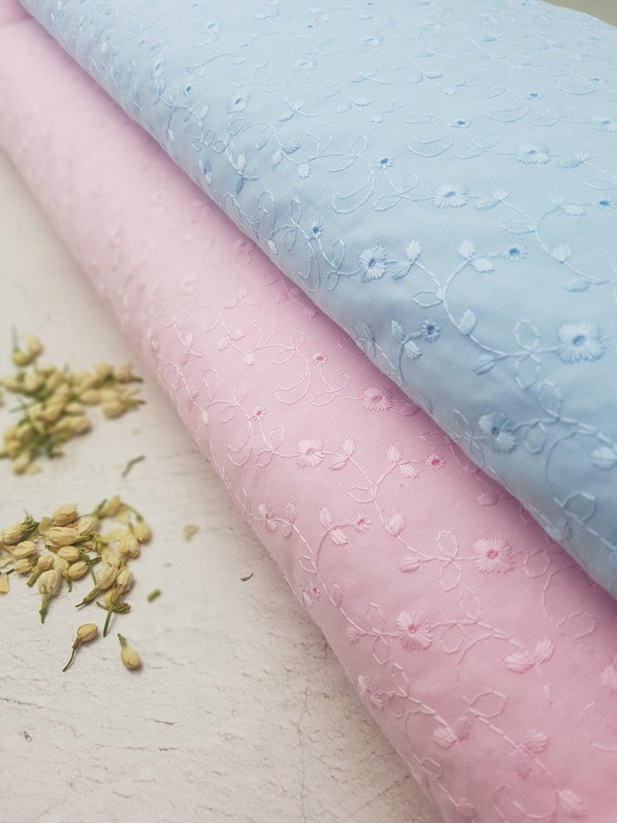 Spitzen-Stoff, Batist-Stickerei, blau