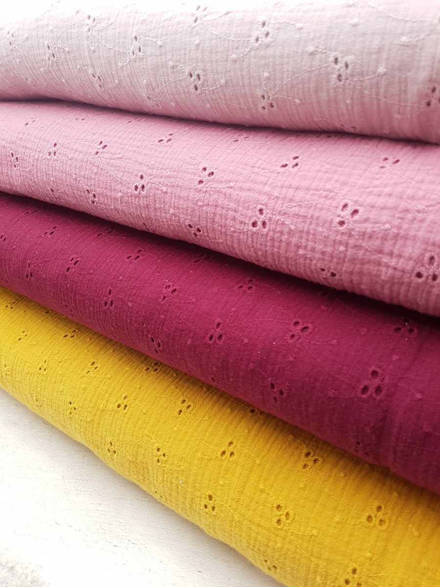 Musselin mit Lochstickerei, uni senf