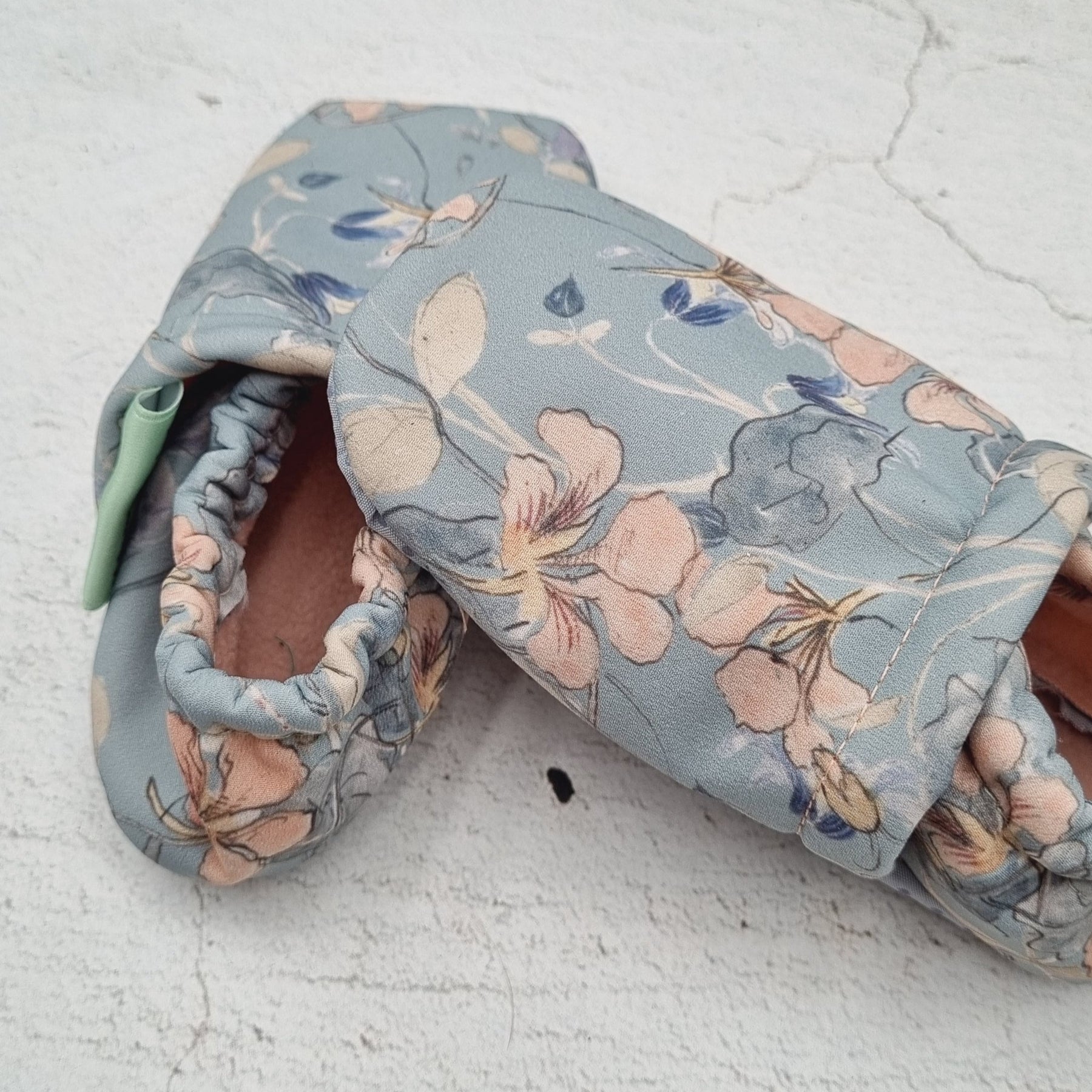 Vegane Softshell-Puschen Floral