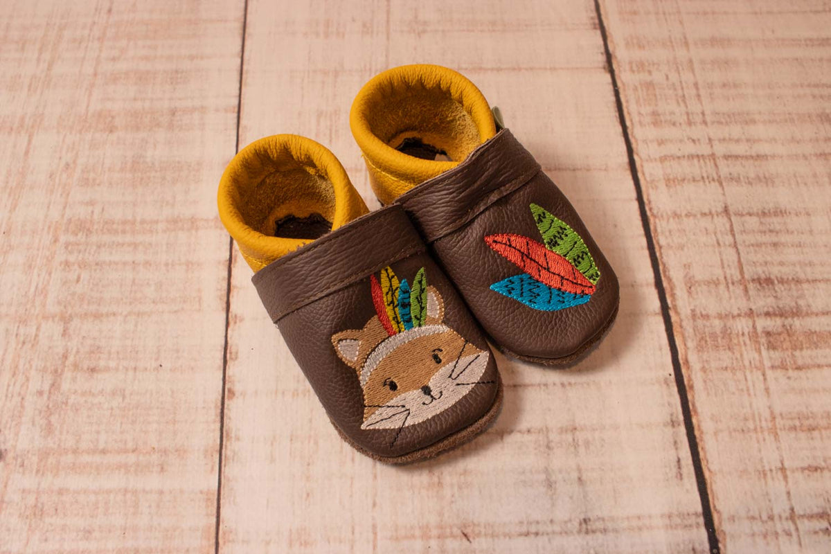 Leder Puschen Braun & Senfgelb, Motiv Fuchs & Feder