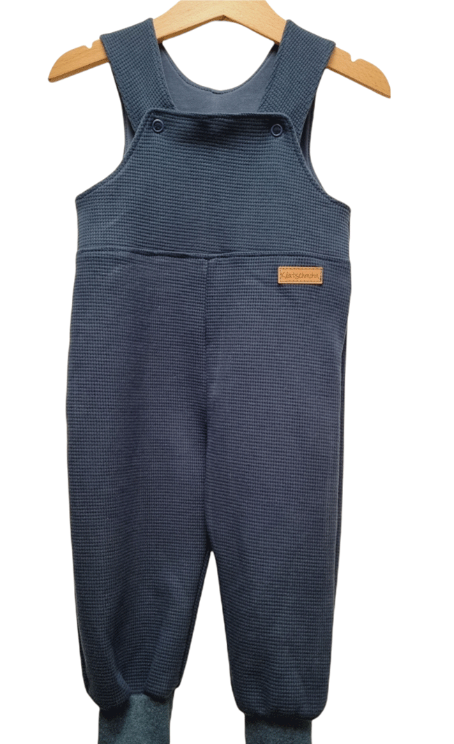Kinderkleidung - Latzhose aus Waffeljersey in den Farben mint, beere, dunkel petrol, lindgren und hellgrau