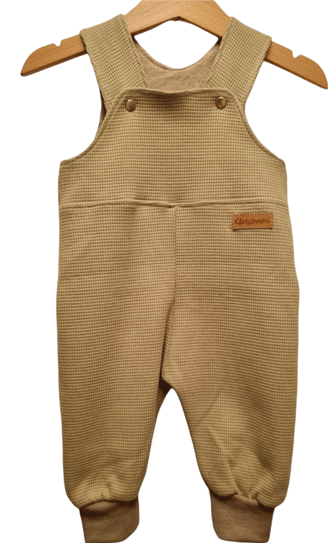 Kinderkleidung - Latzhose aus Waffeljersey in den Farben mint, beere, dunkel petrol, lindgren und hellgrau