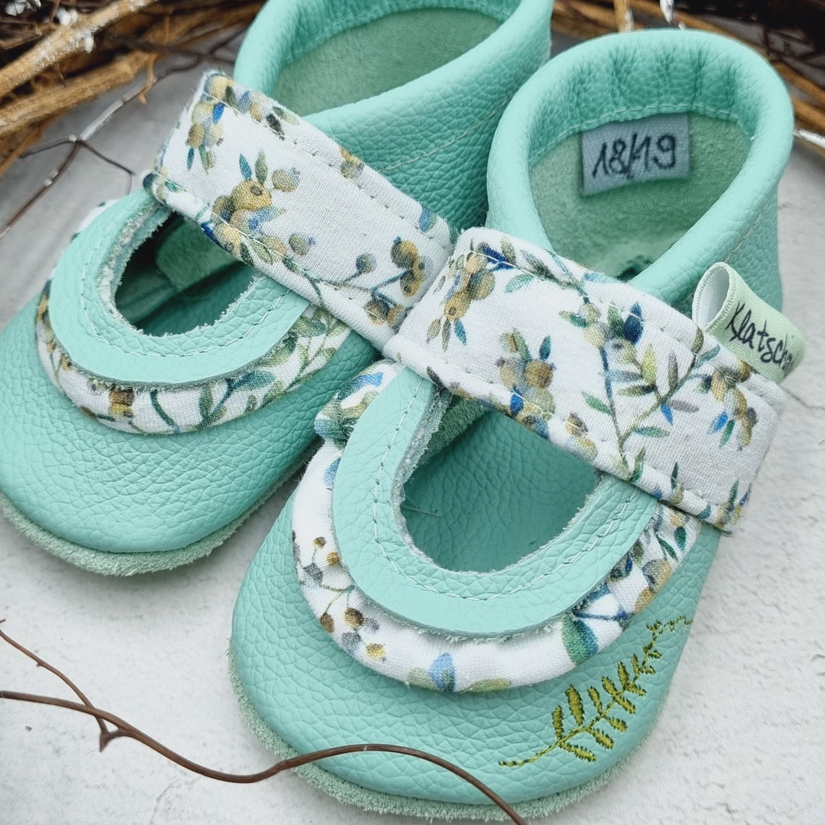 Lederpuschen Sandalen