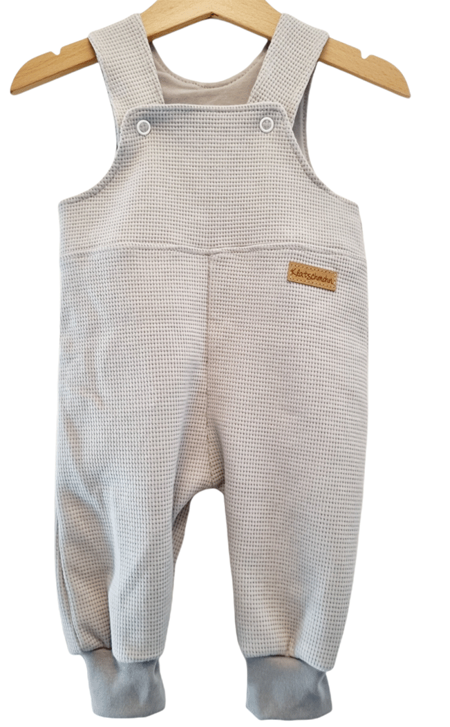 Kinderkleidung - Latzhose aus Waffeljersey in den Farben mint, beere, dunkel petrol, lindgren und hellgrau