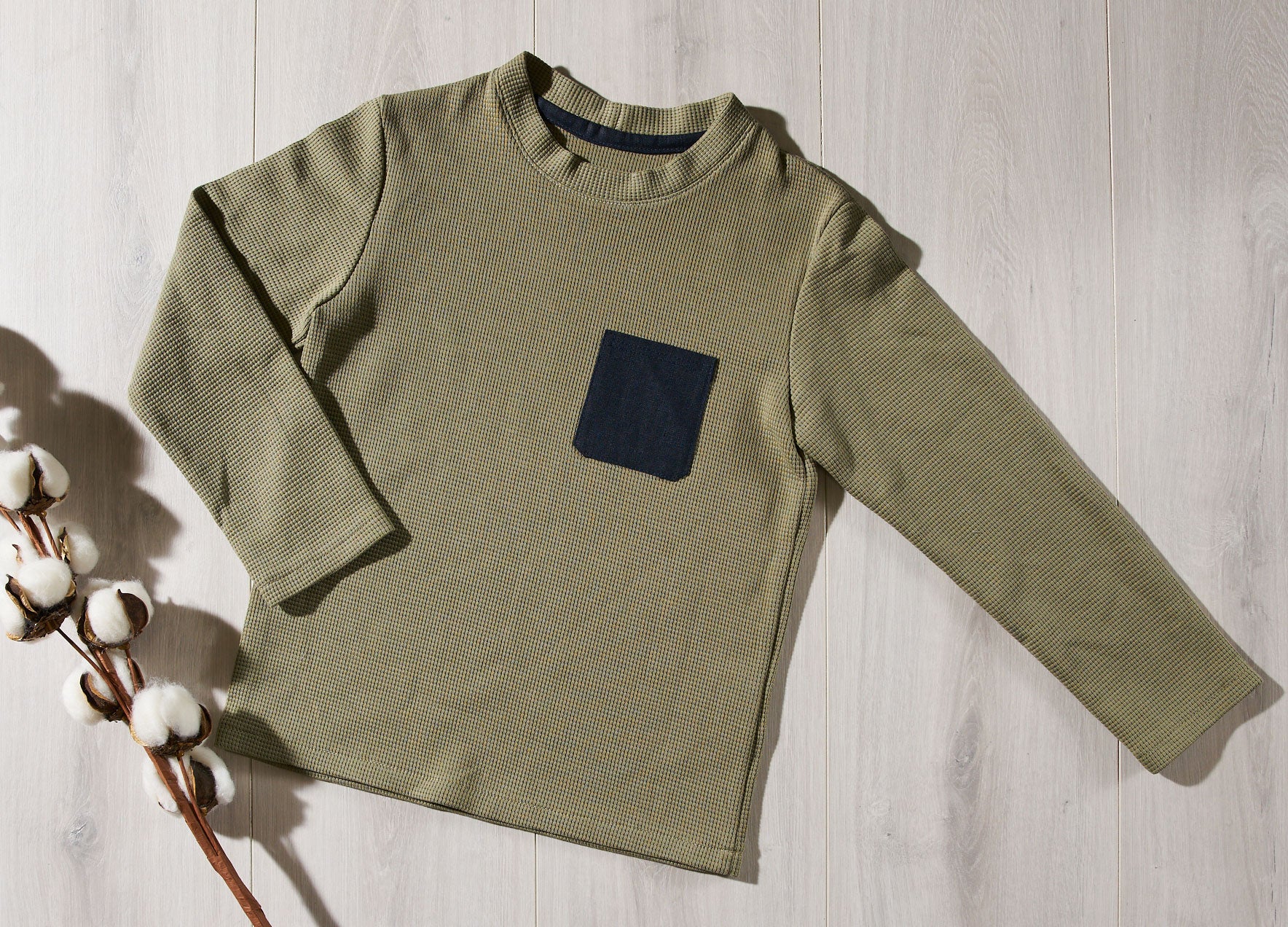 Kinderkleidung - Waffeljersey Pullover mit Hemdtasche aus Leinen | Oliv